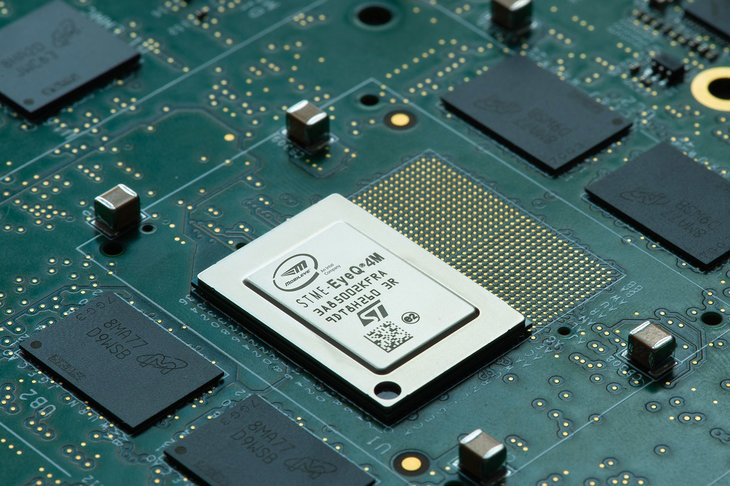 トヨタ自動車が採用を決めたモービルアイの「EyeQ4」。