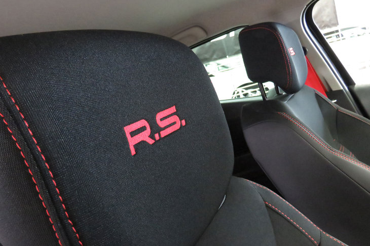 ルノー・ルーテシア ルノースポール18（フロントシート）