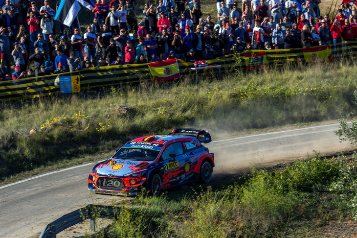 総合トップで最終日を迎えたヒュンダイのティエリー・ヌービル。このままタナックを引き離すかと思われたけど……。