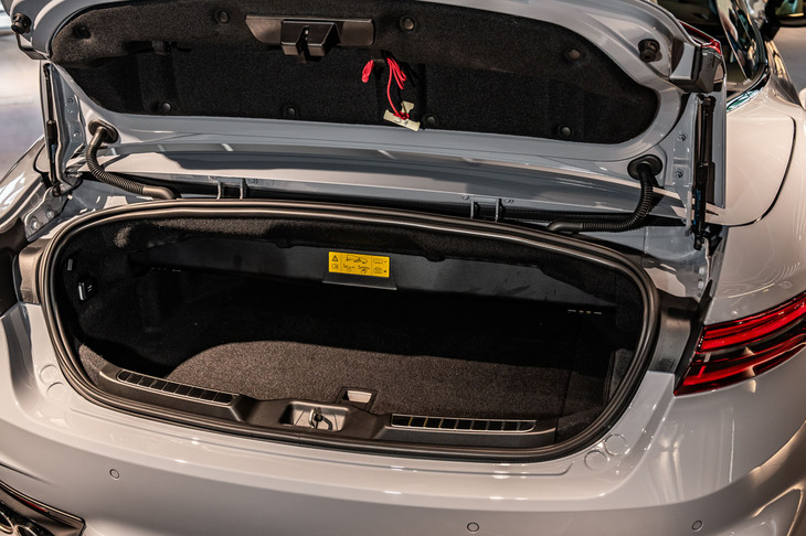 マセラティ・グランカブリオ トロフェオ（ラゲッジスペース）