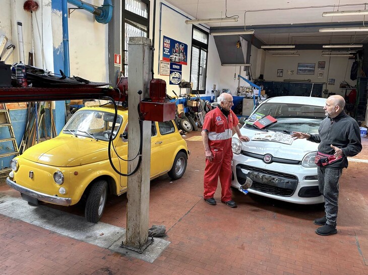 日ごろの息が合った仕事ぶりが想像できる風景である。