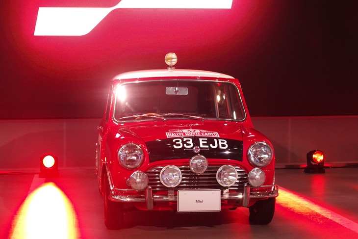 1964年のモンテカルロラリー仕様にカスタマイズされた「モーリスMiniクーパー」。