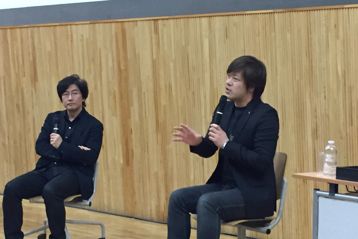 暦本教授と平野啓一郎さんとの対談の様子。平野さんは、クルマの未来について、明るい展望を示唆した。