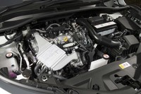 1.2リッター直4ターボエンジンは、1500rpmという低回転域から185N・mの最大トルクを発生する。WLTCモードの燃費値は15.4km/リッター。