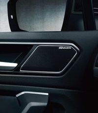 デンマークのハイエンドオーディオメーカーであるディナウディオ社と共同開発したプレミアムサウンドシステムが備わる。