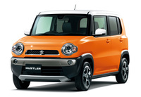 2014年に登場した「ハスラー」。愛きょうのある姿のクロスオーバーSUVで、4WD車には軽初となるヒルディセントコントロールなども用意された。