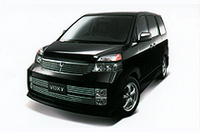 トヨタ「ヴォクシー」にカスタマイズカー