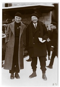 喜劇役者チャーリー・チャップリン（左）とアンドレ・シトロエン（右）。