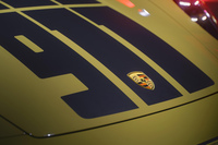 フロントボンネットには1963年の歴史的なクレストとほぼ同じデザインの「ポルシェクレスト」が備わる。