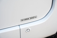 個人ユースも想定した「L4」「FUN」の最大積載量は300kg（4人乗車時は150kg）。商用に特化した「G」「L2」は350kgまで積める。