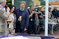 2024年、ベスト・エンジンサウンド賞に選んだ「ランボルギーニ・カウンタックLP400」の前で。