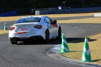 『webCG』の中古車ページで調べたところ、「トヨタ86」の前期型なら総支払い額100万円程度のものもチラホラしている。クルマ遊びの入門に最適なベース車といえるだろう。