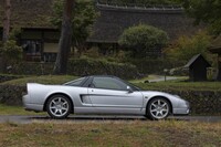 リアオーバーハングの長いスタイリングはいま眺めても独特だ。全高は1160mmしかない。