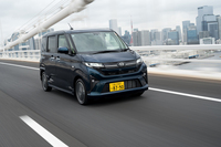 最上級の「RS」では首都高をドライブ。ターボエンジンに加えて、より伝達効率の高いCVTを搭載している。