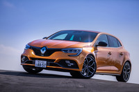 今回の試乗車は、2021年1月28日に日本導入が発表された「メガーヌ ルノースポール（R.S.）」のマイナーチェンジモデル。発売は同年3月4日で、高性能バージョンの「メガーヌR.S.トロフィー」もラインナップする。