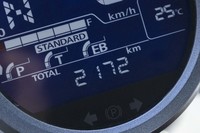 セレクトした走行モードとその特性（P：パワー／T：トルクコントロール／EB：エンジンブレーキ）もメーター内に示される。