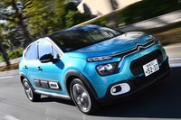 「C3」の車重は1160kg。やわらかでかろやかな乗り心地のおかげか、より軽量なクルマのように感じられる。