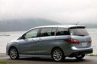 ボディサイドに施される、水の流れをイメージしたという「NAGARE（流れ）」デザイン。