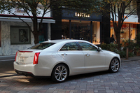 パワフルな2リッター直4ターボエンジンを搭載する「ATSセダン」。前後の重量配分は、高い走行性能を実現する上で理想的とされる50：50を実現している。