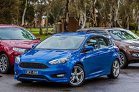 外装デザインには新世代フォードの“デザインDNA”が注ぎ込まれた。大型の台形グリルや、ボンネットの中央部が隆起した「パワードーム」デザインが採用され、よりスポーティーな雰囲気に。