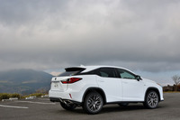 日本国内では2015年10月に発売された、最新型の「レクサスRX」。今回は、2リッター直4ターボを搭載する「RX200t」のスポーティーグレード“Fスポーツ”に試乗した。