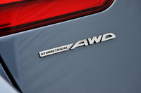 今のところ、「レヴォーグ」の駆動方式はフルタイム4WDのみ。FF車は用意されていない。
    