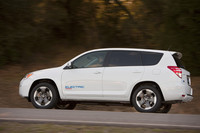 トヨタ、テスラと共同開発したEVを出展【LAショー2010】の画像