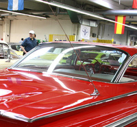 上写真のアンテナ部分を拡大したもの。クルマも大きいが、そのアンテナの長いこと！