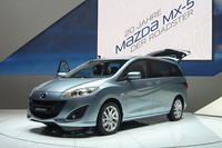 「マツダ5」（邦名：プレマシー）