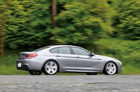 【テスト車のオプション装備】
	電動ガラスサンルーフ＝18万5000円／M Sportパッケージ＝60万円／ダイナミック・ダンピング・コントロール＝18万8000円／ソフトクローズドア＝9万円／パーキングアシスト＝7万3000円／LEDヘッドライト＝22万円