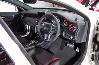 「A45 AMG 4MATIC」に特別な内外装の限定車の画像