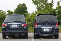 ノッポなワゴンといった印象のエクシーガ。フリードは、ハッチの低さ（480mm）がウリ。