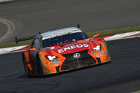 3位でフィニッシュした、No.6 ENEOS SUSTINA RC F（大嶋和也／国本雄資組）。
    