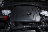 ターボで過給されるディーゼル車のエンジン。1750rpmの低回転域から、43.9kgmの最大トルクを発生する。