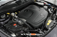 2リッター直4ターボエンジン。JC08モードの燃費値は、13.4km/リッター。