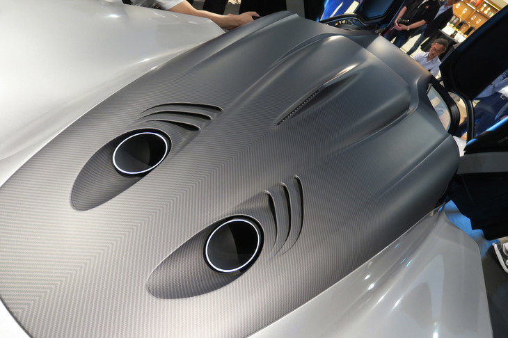 アストンマーティン・ヴァルハラ（マフラー）