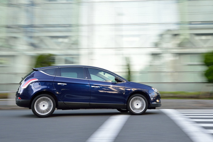 愛車の「ランチア・デルタ」に「ミシュランX-ICE XI3」を装着。ドライ路面のフィーリングはほとんどサマータイヤだった！（写真＝池之平昌信）
	 