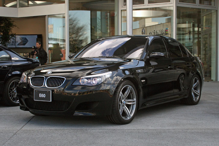 5代目BMW 5シリーズ（E60型／2004～2010年）。写真は2008年型「M5」。