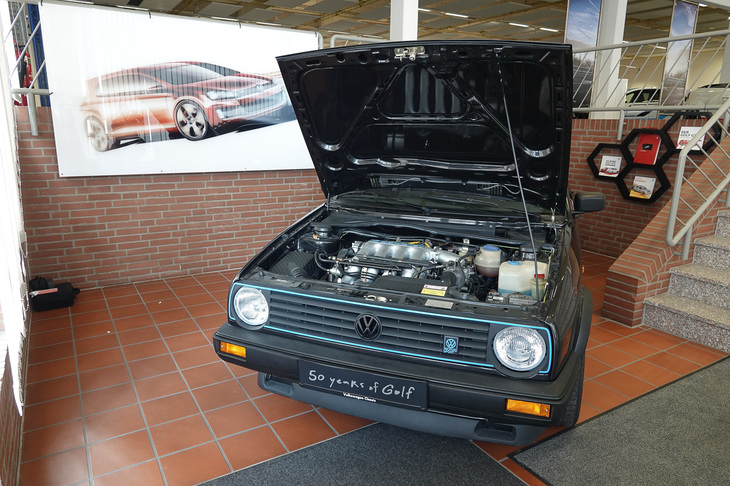 「ゴルフG60リミテッド」のエンジンルーム。1.8リッタースーパーチャージャー付きエンジンは16バルブ化によって最高出力が210PSに高められている。