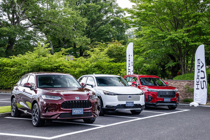 報道関係者向けの試乗イベントに並んだホンダの最新SUVラインナップ。左から「ZR-V」、今回マイナーチェンジされた「ヴェゼル」、そして2024年3月に発売された「WR-V」。