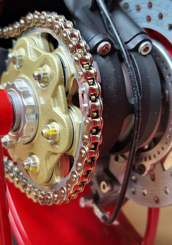 後輪のチェーン部分。