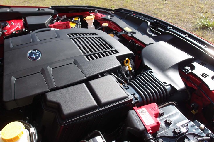 スバル・クロストレック（エンジンルーム）