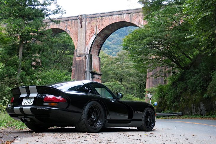 碓氷峠の“めがね橋”こと碓氷第三橋梁。橋の上は信越線横川駅から碓氷湖へと通じる13kmのハイキングコース「アプトの道」の一部となっている。根性がある方、ぜひ踏破してみてください。