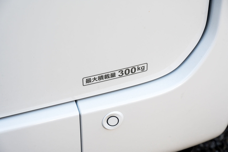 個人ユースも想定した「L4」「FUN」の最大積載量は300kg（4人乗車時は150kg）。商用に特化した「G」「L2」は350kgまで積める。