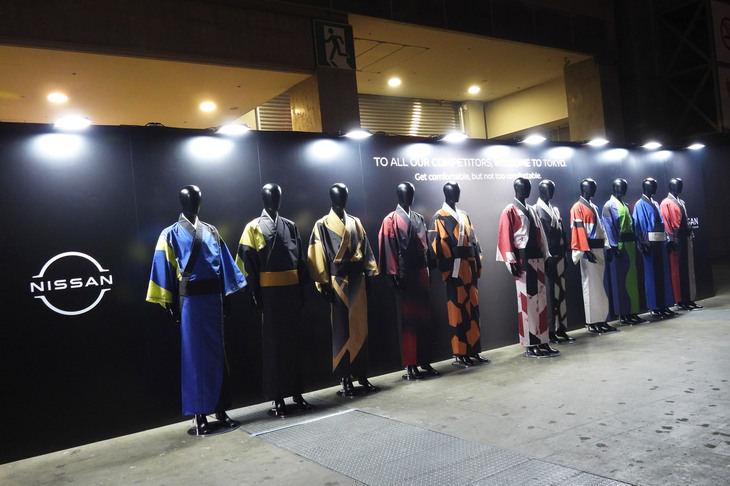 唯一の日本勢となる日産はというと、フォーミュラEに参戦する全11チームをイメージしたという着物を展示。……あれ、クルマの展示はないの？（答え合わせは後ほど）