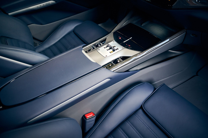 フェラーリ・プロサングエ（センターコンソール）