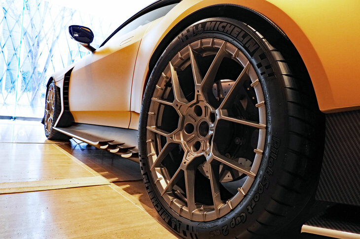 アストンマーティン・ヴァリアント（鍛造マグネシウムホイール）