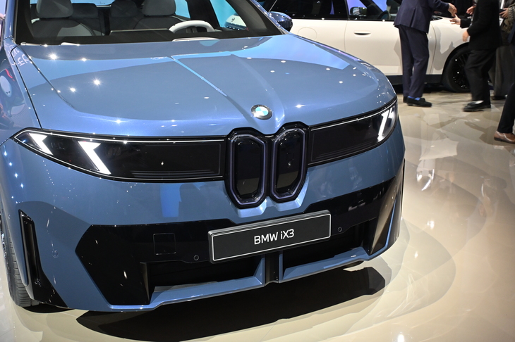 BMW iX3