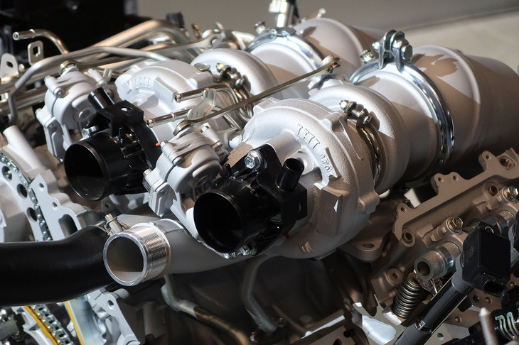 トヨタGR GT（エンジンおよびターボの展示）