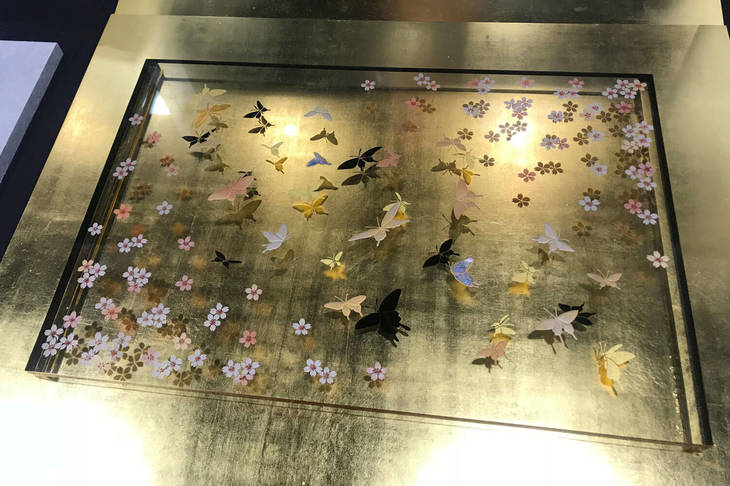 江藤さんが手がけた『夢見華蝶図』。